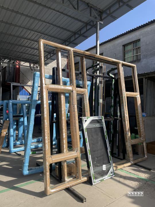 突发！赤峰一五金水暖市场发生火灾，目击者称浓烟持续一两个小时，官方：无人员伤亡